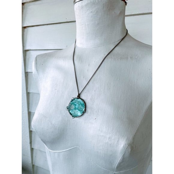 Vintage Blue Lucite Molded Grapes Pendant Necklace - Picture 4 of 10